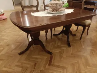 Mesa y sillas Sillas de comedor de madera antiguas