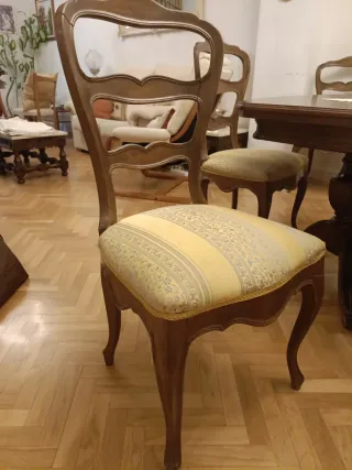 Mesa y sillas Sillas de comedor de madera antiguas