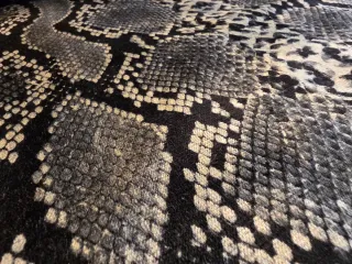 URGE VENDER Sillón XL tela estampado serpiente