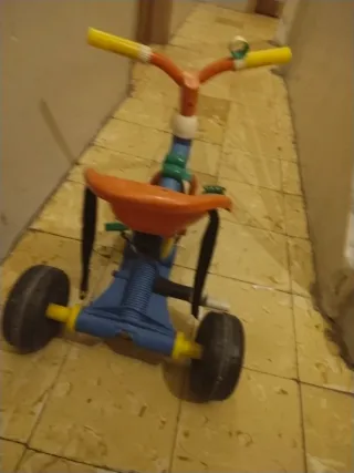 Triciclo infantil naranja