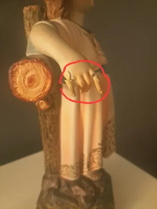 "Niño Jesús sobre cruz" posiblemente de Olot