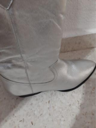 Botas plateadas de mujer