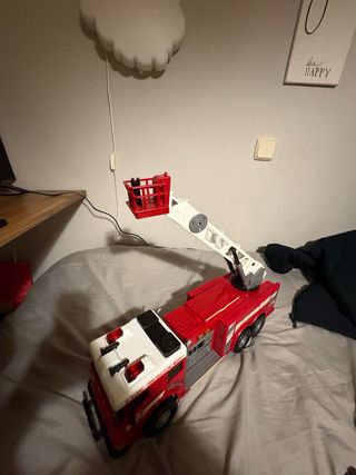 Camión de bomberos con escalera