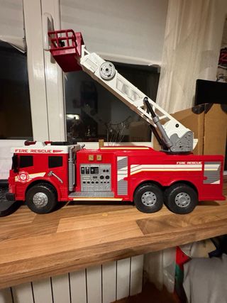 Camión de bomberos con escalera