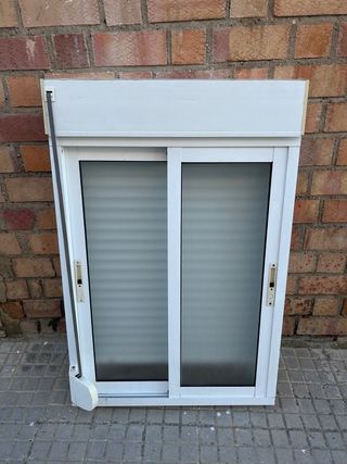 Ventana corredera con persiana