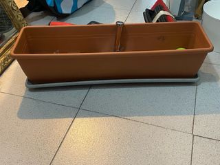 Jardinera terracota con plato