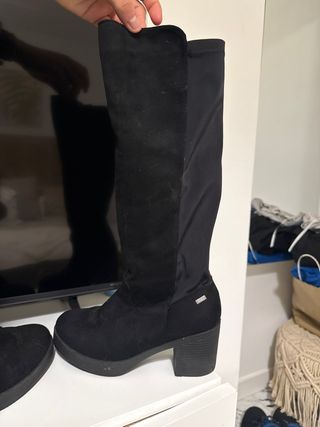 Botines altos negros mustang