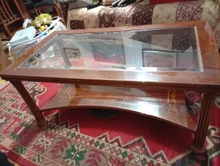Mesa de centro de madera y cristal