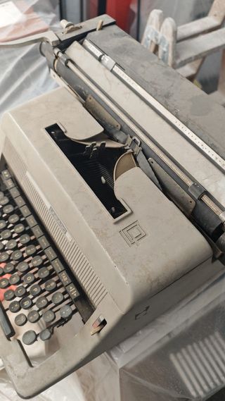 Máquina de escribir Olivetti LINEA 90