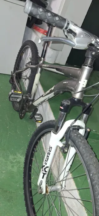 Bicicleta CUBE
