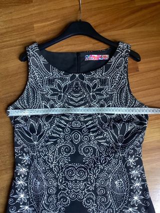 Abito Desigual donna nero con fiori rossi