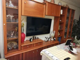 Mueble de salón madera y cristal