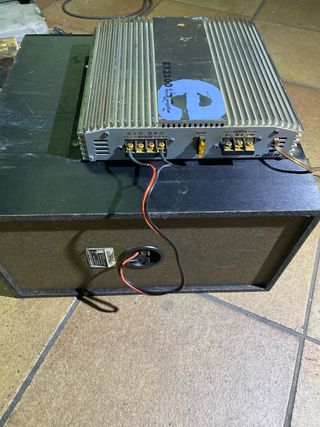 Subwoofer ONKYO con Amplificador