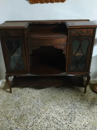 Mueble de entrada de roble tallado