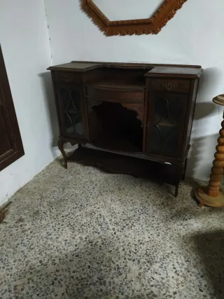 Mueble de entrada de roble tallado