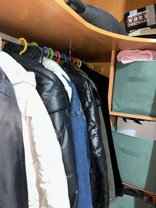 Armario esquinero madera y blanco