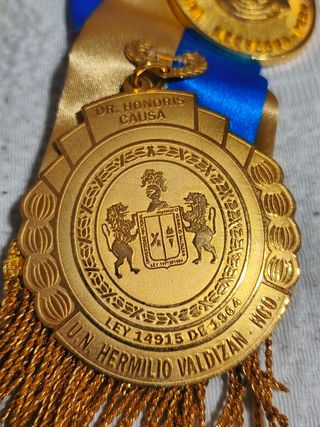 Lotes de medallas y cintas al Mérito Perú, Ecuador