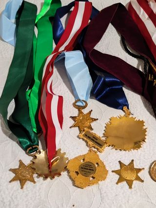 Lotes de medallas y cintas al Mérito Perú, Ecuador