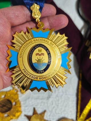 Lotes de medallas y cintas al Mérito Perú, Ecuador
