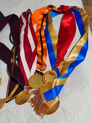 Lotes de medallas y cintas al Mérito Perú, Ecuador