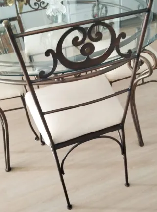 Mesa de cristal y 4 sillas forja