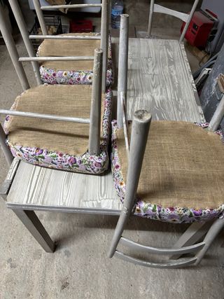 Mesa y 6 sillas de madera