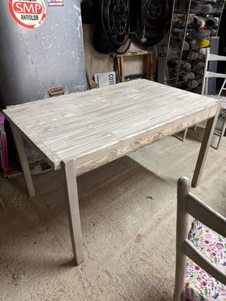 Mesa y 6 sillas de madera