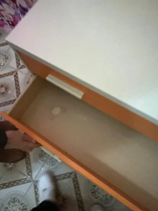 Cómoda juvenil con estantería