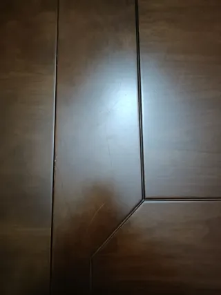 Mesa de comedor de madera marrón