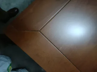 Mesa de comedor de madera marrón