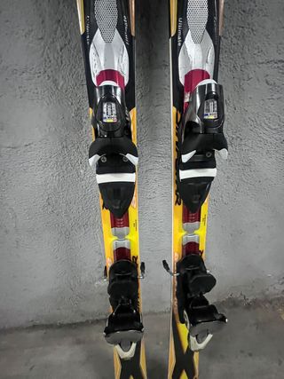 Esquís Dynastar Contact Cross Ti con fijaciones