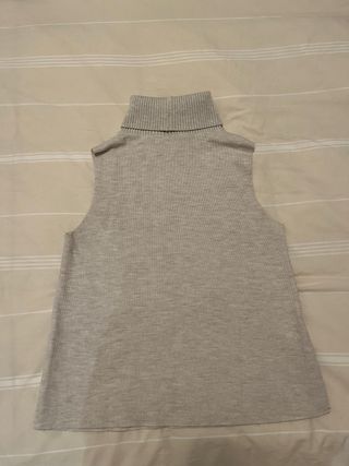 Chaleco Zara cuello alto beige M