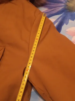 Abrigo mujer color mostaza