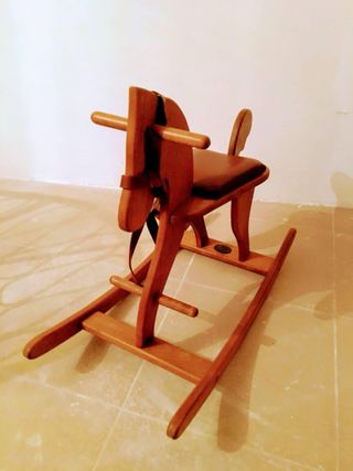 Caballo balancín de madera