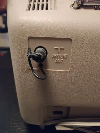 Televisor pequeño Sanyo Retro