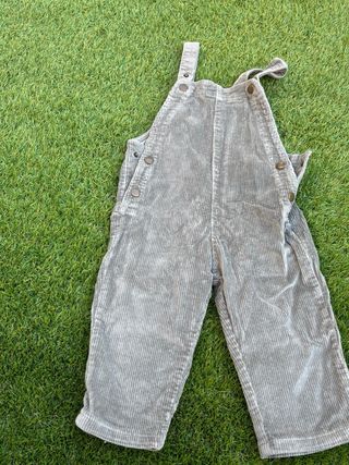 Peto de pana gris para niño. Talla 3-4. Zara