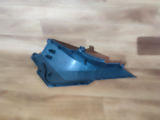 Tapa superior suelo derecho Honda ADV 350