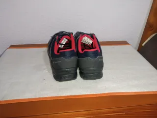 Zapatillas de Montaña Grises y Rojas