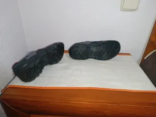 Zapatillas de Montaña Grises y Rojas