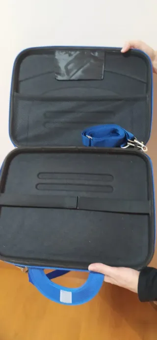Funda azul para portátil