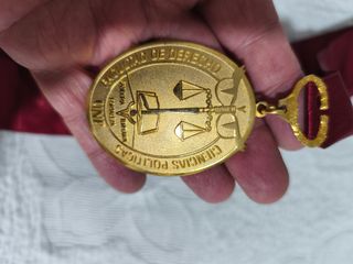 Medalla Facultad Derecho Ciencias Políticas UNP