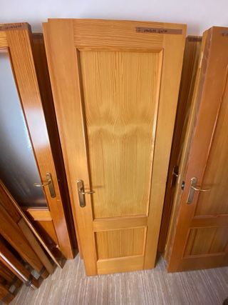 Puertas de madera con solapes