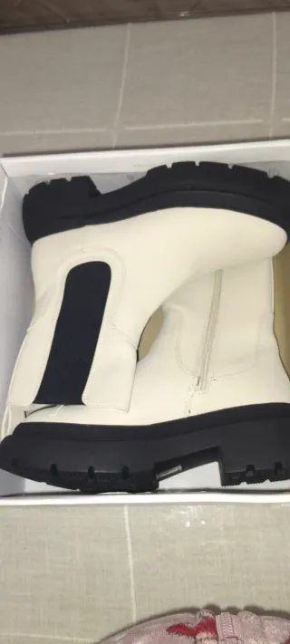 Botas niña beis y negras