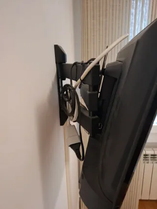 Smart TV TD Systems 24" con soporte pared