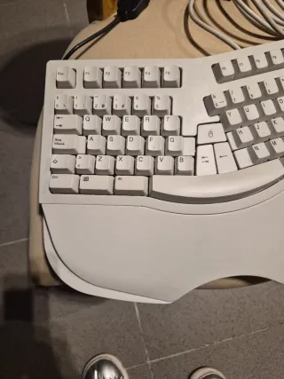 Teclado Ergonómico Trust Blanco/Beige