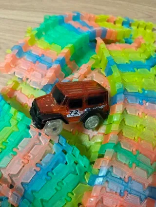 Pista Coches Flexible Colores con un coche