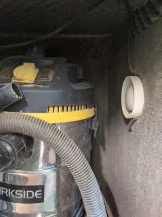 Armario insonorizado  carpintería para aspirador.