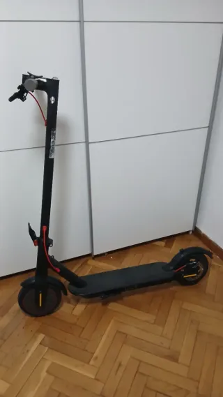 Patinete eléctrico negro