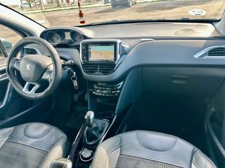 Peugeot 2008 1.2 Gasolina 110cv.