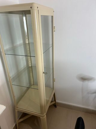 2 Vitrinas Beige Cristal y Metal